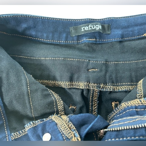 A new day, refuge,‎ and top shop bundle! - Picture 4 of 11